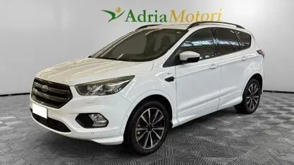 Usata Ford Kuga ST-Line 120 CV (88 kW) 2017 Bianco SUV