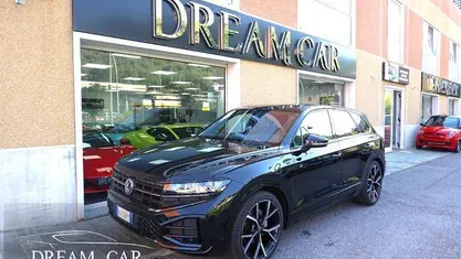 Usata VW Touareg R-line 231 CV (169 kW) 2024 Nero metallizzato SUV