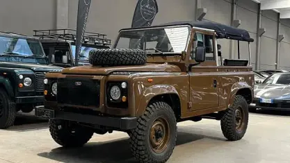 Usata Land Rover Defender 68 CV (50 kW) 1986 Marrone SUV
