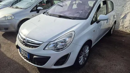 Bianco Usata 2011 Opel Corsa Cosmo Tre volumi | 4500 € (Buon prezzo)