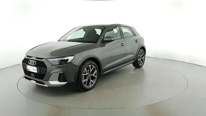 Grigio chronos metallizzato nero mito metallizzato Usata 2023 Audi A1 Admired Tre volumi | 24.500 € (Buon prezzo)