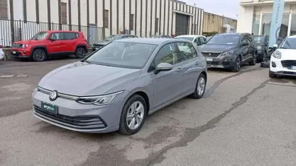 Usata VW Golf VIII Life 110 CV (80 kW) 2024 Grigio Berlina