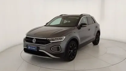 Usata VW T-Roc Sport 110 CV (80 kW) 2023 Grigio metallizzato SUV
