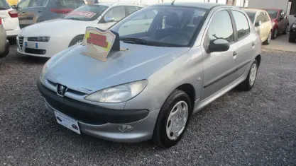 Usata Peugeot 206 60 CV (44 kW) 2001 Grigio Berlina