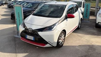 Begagnad Toyota Aygo X-play 69 HK (50 kW) 2017 Vit Halvkombi