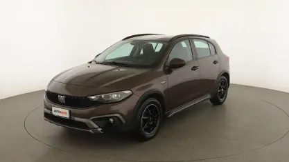 Usata Fiat Tipo Cross 101 CV (74 kW) 2021 Nero Berlina