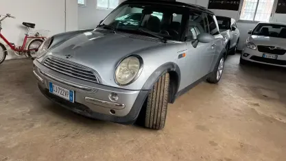 Usata Mini ONE 90 CV (66 kW) 2003 Grigio Utilitaria