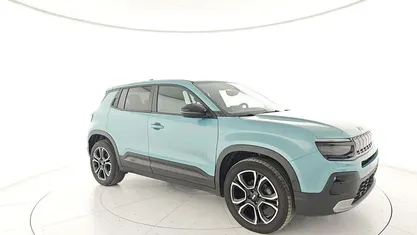 Käytetty Jeep Avenger Summit 101 HP (74 kW) 2024 Sininen Katumaasturi