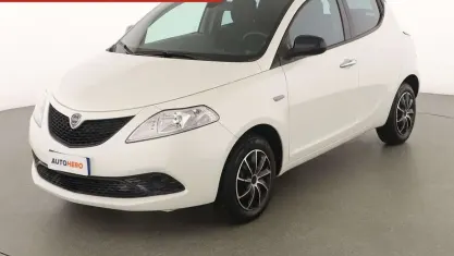 Usata Lancia Ypsilon Gold 70 CV (51 kW) 2019 Bianco Utilitaria
