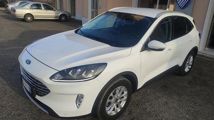 Begagnad Ford Kuga Titanium 120 HK (88 kW) 2020 Vit SUV