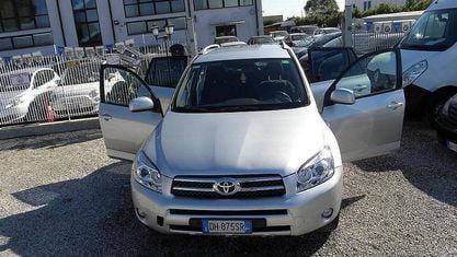 Usata Toyota RAV4 Sol 136 CV (100 kW) 2007 Argento SUV
