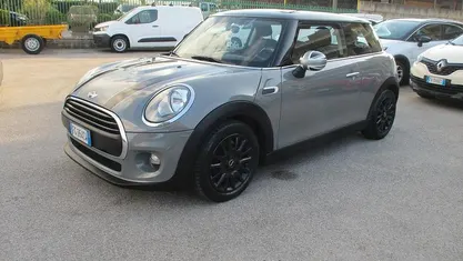 Usata Mini ONE 75 CV (55 kW) 2017 Grigio Utilitaria