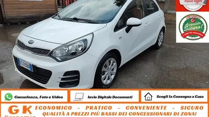 Bianco Usata 2016 Kia Rio Tre volumi | 5690 € (Buon prezzo)