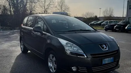 Usata Peugeot 5008 Business-Line 112 CV (82 kW) 2012 Grigio Monovolume