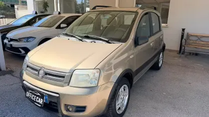 Usata Fiat Panda Climbing 60 CV (44 kW) 2008 Giallo Utilitaria