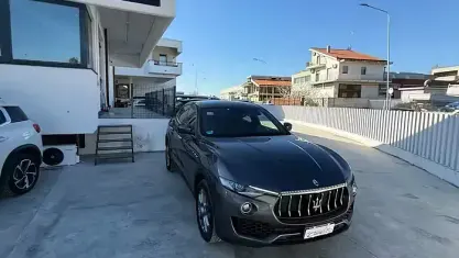 Usata Maserati Levante 275 CV (202 kW) 2019 Grigio SUV