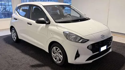 Bianco pastello Usata 2022 Hyundai i10 Advanced Due volumi | 9900 € (Buon prezzo)
