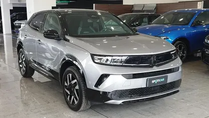 Usata Opel Mokka 131 CV (96 kW) 2025 Grigio SUV