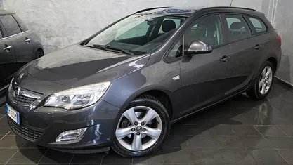 Usata Opel Astra 110 CV (80 kW) 2012 Grigio Station wagon