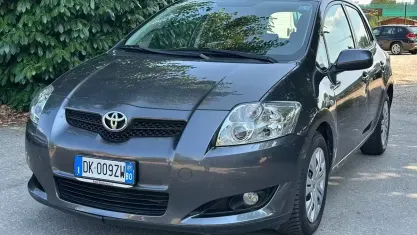 Usata Toyota Auris Sol 124 CV (91 kW) 2007 Grigio Utilitaria