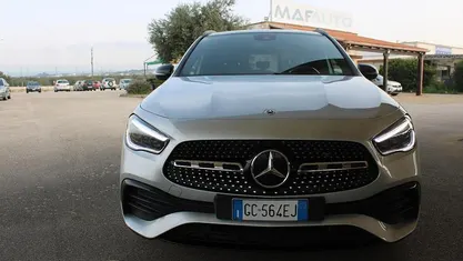 Usata Mercedes GLA200 Premium 149 CV (109 kW) 2020 Argento SUV