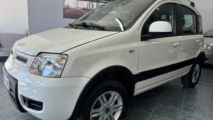 Usata Fiat Panda 4x4 Climbing 75 CV (55 kW) 2012 Bianco Utilitaria