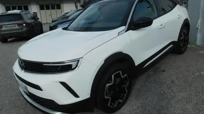 Begagnad Opel Mokka Ultimate 131 HK (96 kW) 2023 Vit SUV
