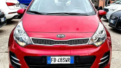 Usata Kia Rio 75 CV (55 kW) 2016 Rosso Utilitaria