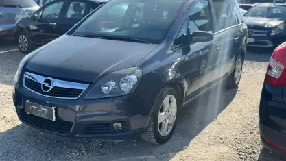 Usata Opel Zafira Enjoy 140 CV (102 kW) 2009 Blu Monovolume