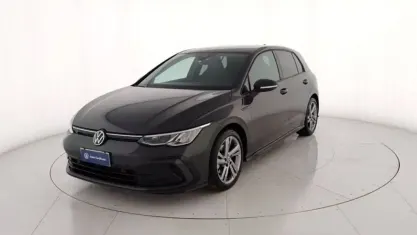 Usata VW Golf VIII R-line 131 CV (96 kW) 2023 Grigio metallizzato Berlina
