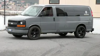 Begagnad Chevrolet Express 272 HK (200 kW) 2002 Grå Van