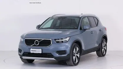 Grigio Usata 2022 Volvo XC40 Momentum SUV | 27.500 € (Buon prezzo)