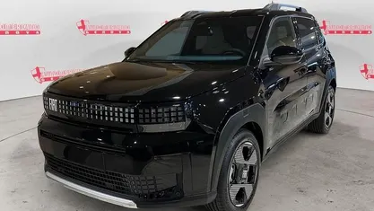 Nero Nuova 2025 Fiat Grande Panda La Prima Due volumi | 22.900 € (Cara)