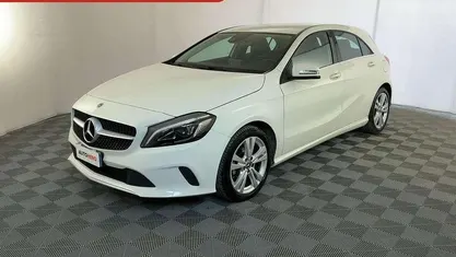Usata Mercedes A180 110 CV (80 kW) 2018 Bianco Berlina