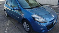 Blu/azzurro Usata 2011 Renault Clio II Tre volumi | 3499 € (Buon prezzo)