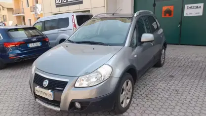 Usata Fiat Sedici Emotion 120 CV (88 kW) 2006 Grigio SUV
