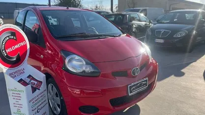 Usata Toyota Aygo Connect Style 68 CV (50 kW) 2011 Rosso Utilitaria