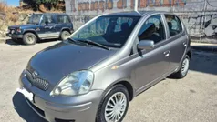Bronzo Usata 2003 Toyota Yaris Tre volumi | 1790 € (Buon prezzo)