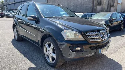 Nero metallizzato Usata 2006 Mercedes ML320 Chrome SUV | 2500 €