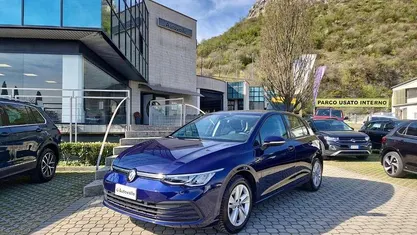 Usata VW Golf VIII Life 131 CV (96 kW) 2021 Blu Utilitaria