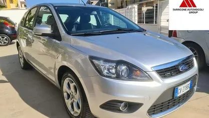 Argento Usata 2011 Ford Focus Titanium Tre volumi | 4799 € (Buon prezzo)