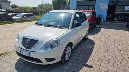 Usata Lancia Ypsilon 75 CV (55 kW) 2011 Bianco Utilitaria