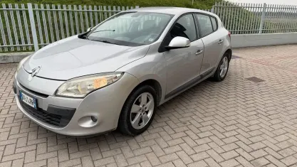 Usata Renault Mégane Dynamique 110 CV (80 kW) 2009 Grigio Berlina