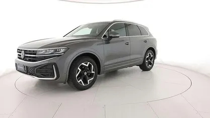 Usata VW Touareg R-line 231 CV (169 kW) 2025 3m silicon grey metallizzato SUV