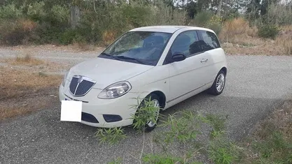 Usata Lancia Ypsilon 69 CV (50 kW) 2011 Bianco Utilitaria