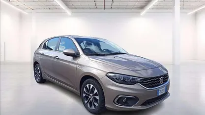 Usata Fiat Tipo Mirror 120 CV (88 kW) 2019 Beige metallizzato Berlina