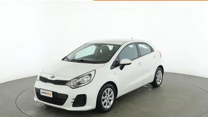 Bianco Usata 2016 Kia Rio City Tre volumi | 7699 € (Buon prezzo)