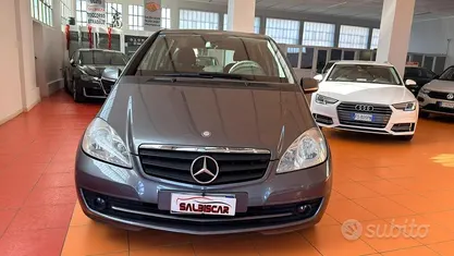 Grigio Usata 2010 Mercedes A160 Elegance Tre volumi | 3900 € (Ottimo prezzo)