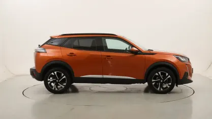 Usata Peugeot 2008 Allure 110 CV (80 kW) 2021 Arancionearancione SUV