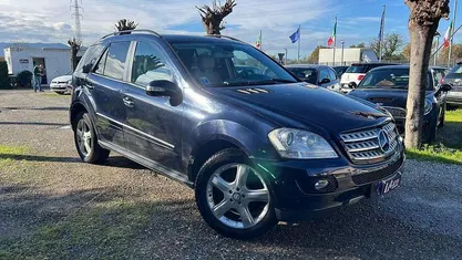 Usata Mercedes ML320 224 CV (164 kW) 2008 Blu SUV